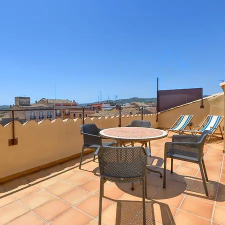 Bright And Centrally Located Lejlighed *