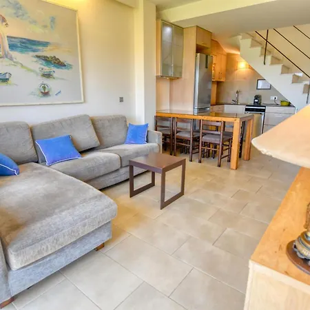 Bright And Centrally Located Lejlighed *
